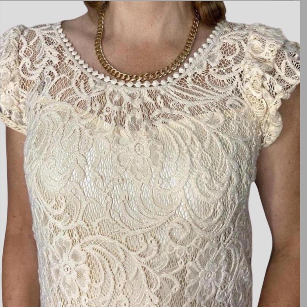 Twentyone made in USA cream lace blouse with fluttery sleeves and ruffles